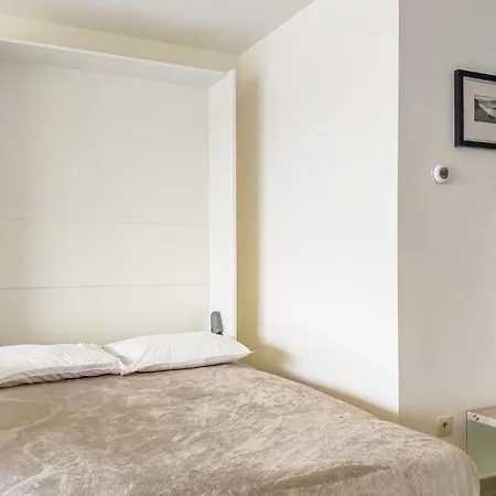 2 Bedroom Cozy In Apartment *